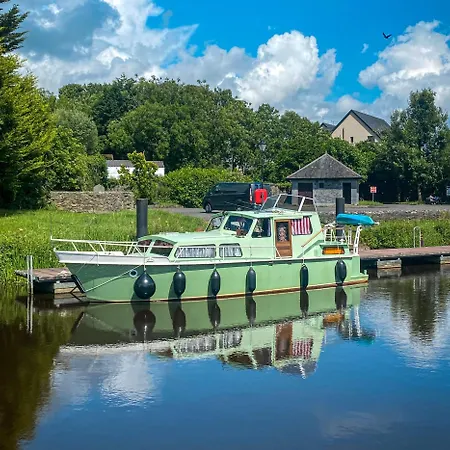 Leitrim Quay - Riverside 6 펜션 *