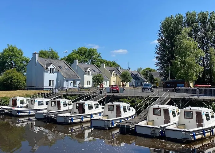 Leitrim Quay - Riverside 6 *